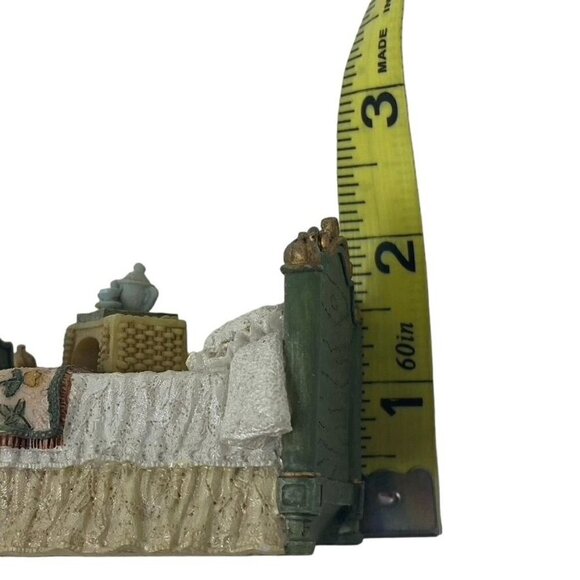 Avon Victorian Memories Miniature Dollhouse Bedroom Boudoir 4 Piece Collection - Picture 8 of 16